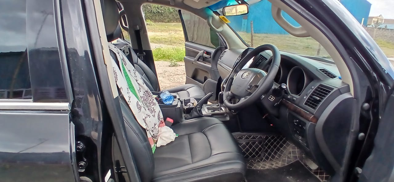 TOYOTA LANDCRUISER V8