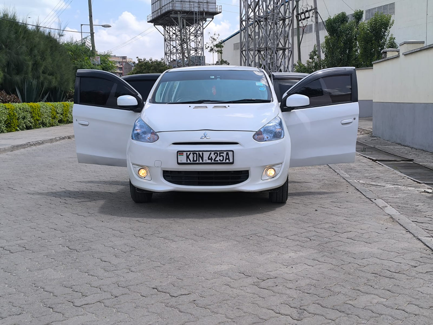 MITSUBISHI MIRAGE