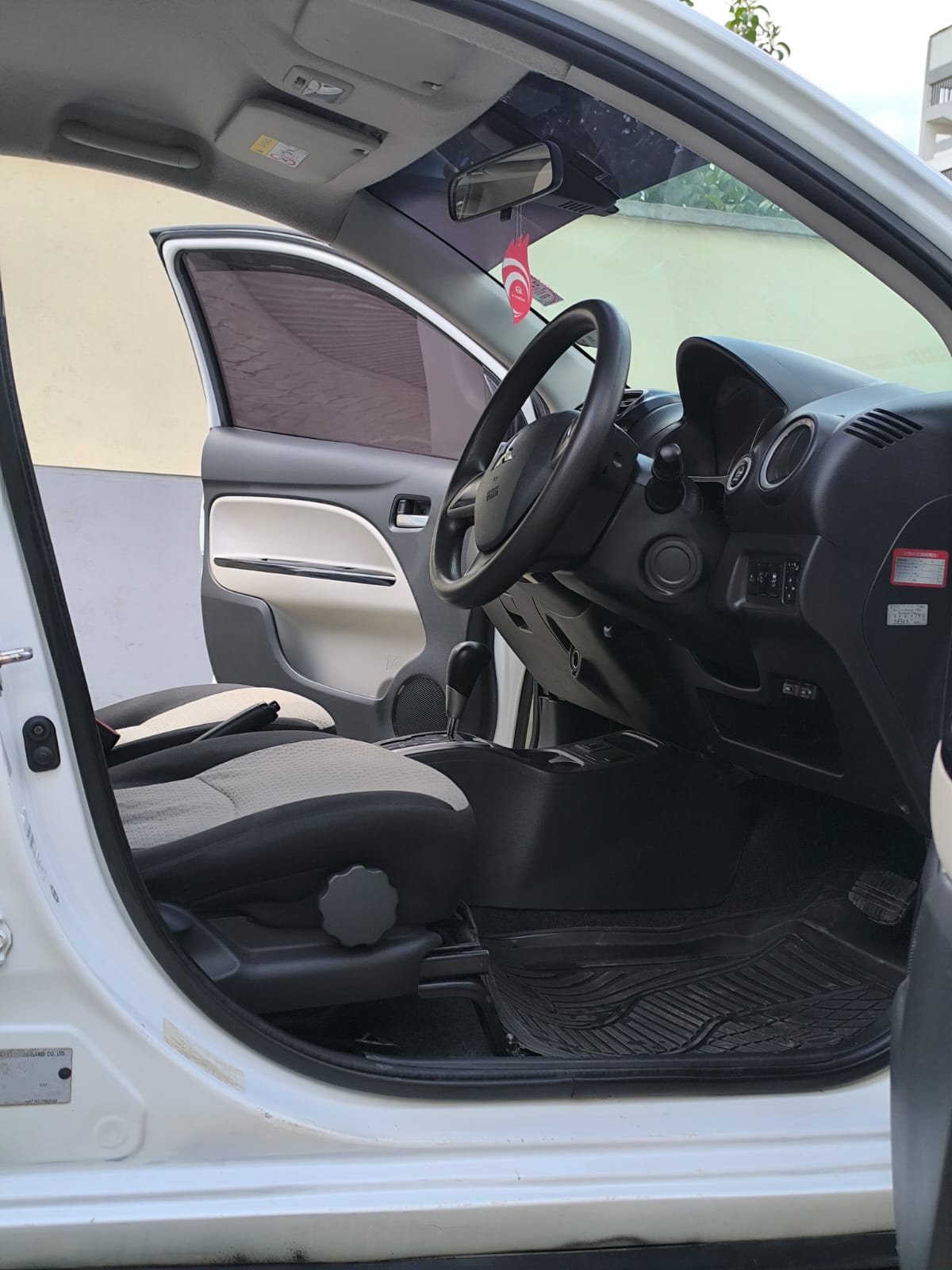 MITSUBISHI MIRAGE