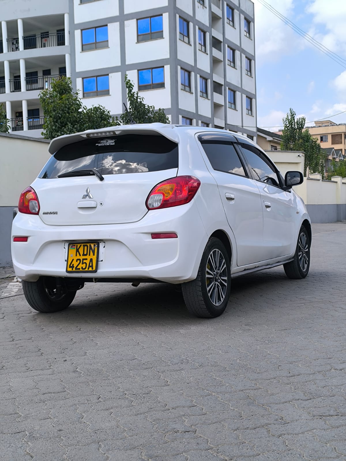 MITSUBISHI MIRAGE